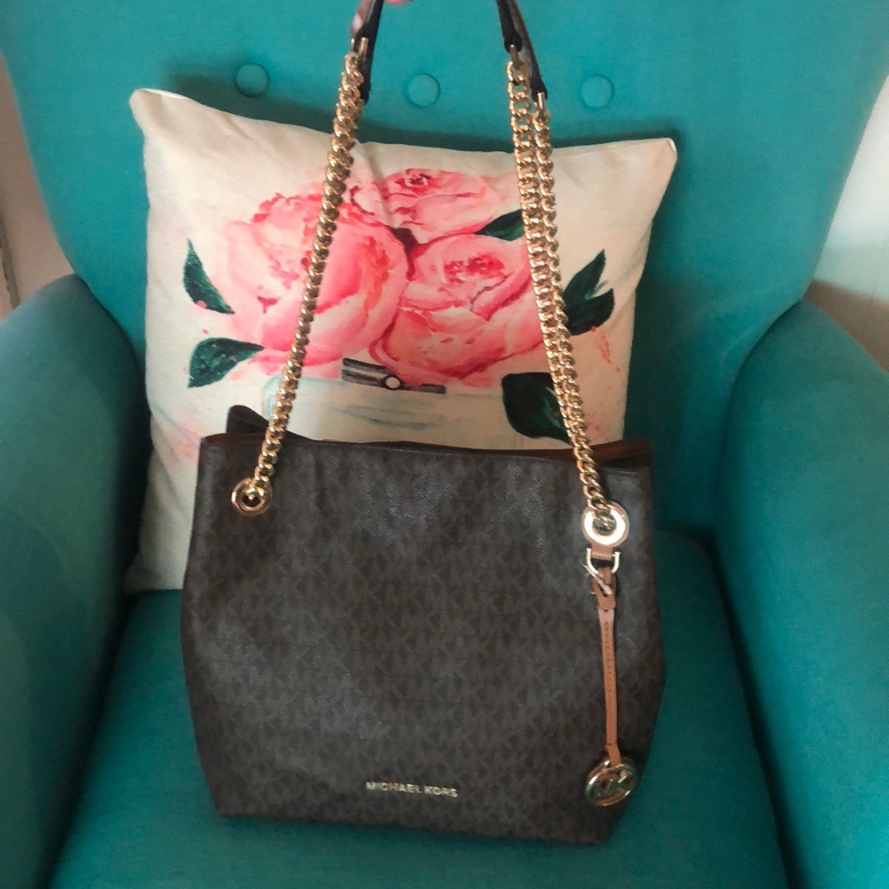 Michael Kors medium chain messenger handbag/purse